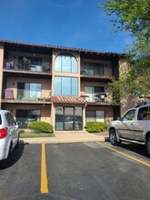 Building Photo - 21W581 North Ave