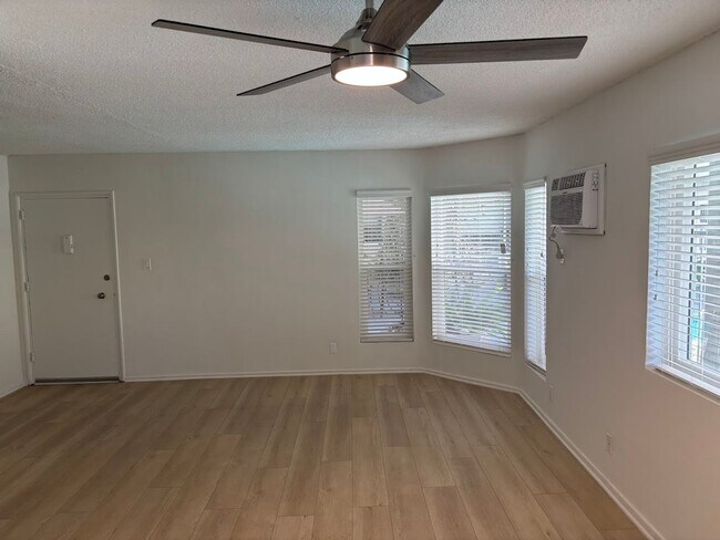 Foto del interior - 1815 N. Harvard Blvd
