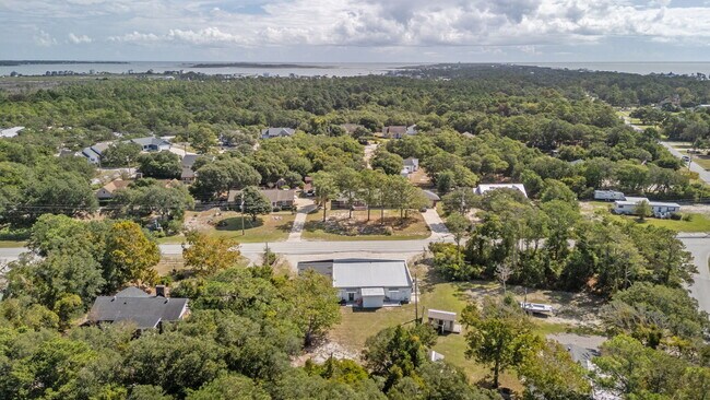 Foto del edificio - 360 Island Rd