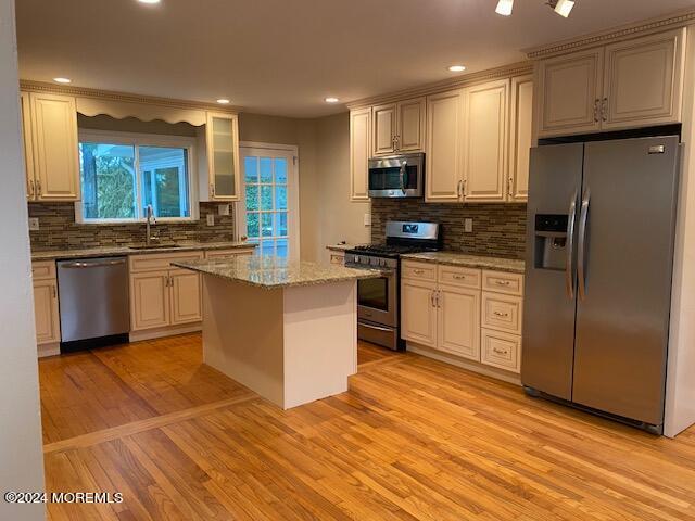 Foto del edificio - 734 Holmdel Rd