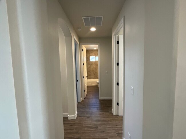 Foto del edificio - 3 Bedroom Single Story Home Available Near...