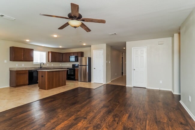 Foto del edificio - 3200 Sadie Trail