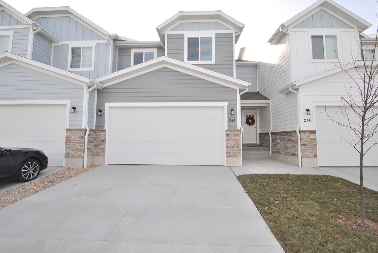 4067 S 2800 W, Roy, UT 84067 Townhome Rentals in Roy UT