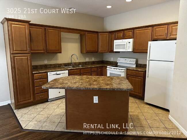 Building Photo - 3025 21 Ct W