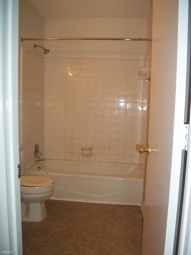 Building Photo - 2 br, 1 bath Duplex - 108 Maplewood Ct Map...
