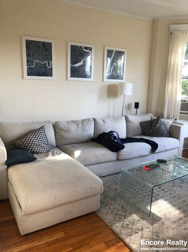 Building Photo - 360 Riverway