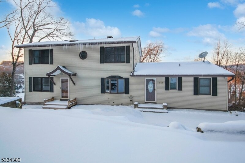 Foto principal - 519 E Shore Trail