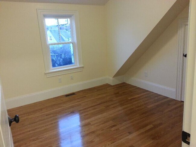 Building Photo - VERY NICE ALLSTON LISTING!!!
