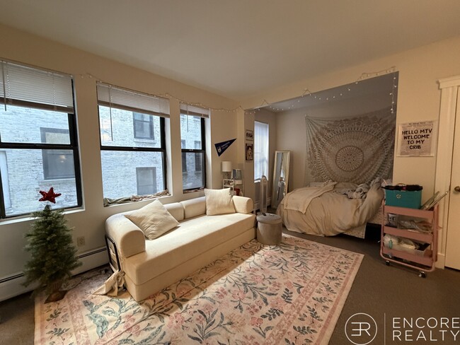 Building Photo - 822 Beacon St