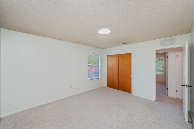 Building Photo - 322 Kathleen Pl NW