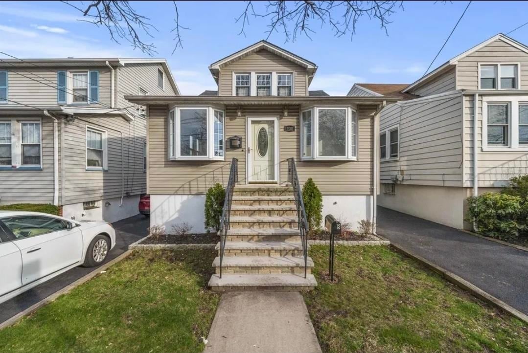 Foto principal - 838 Roosevelt Ave