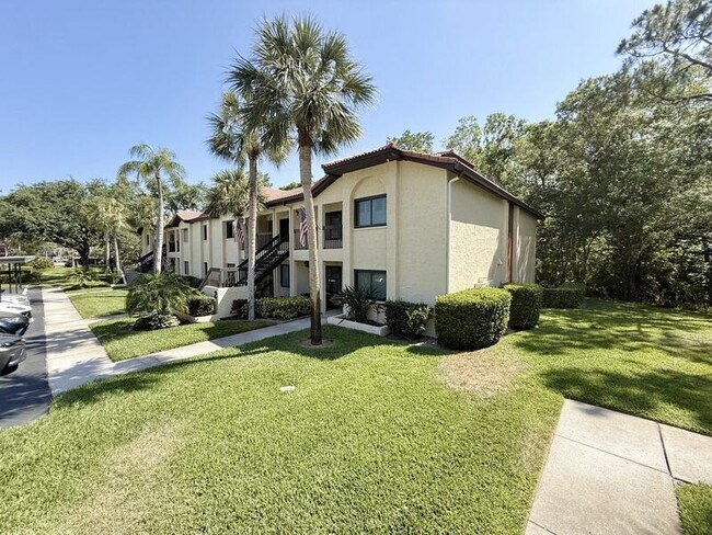 Foto del edificio - 1801 E Lake Rd S
