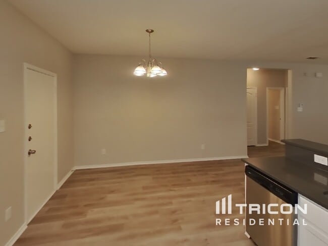 Building Photo - 207 Moonlight Dr