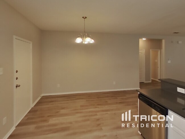 Foto del edificio - 207 Moonlight Dr