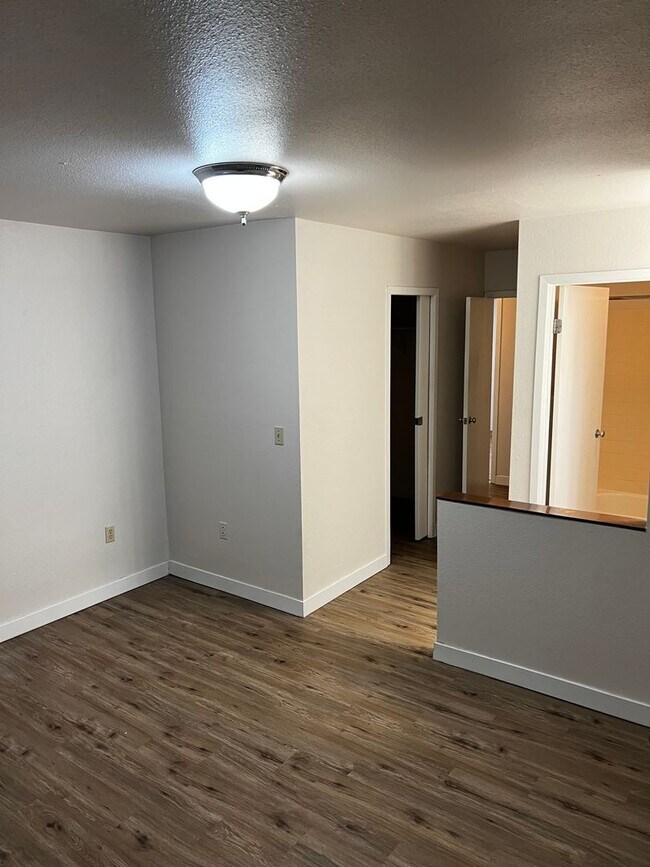 Building Photo - Century 21 Gold Rush - 1407 Hampstead Ave
