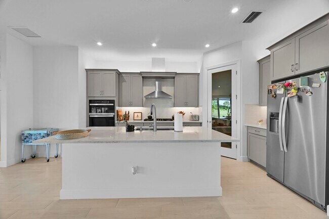 Foto del edificio - 14185 SW Daphne St