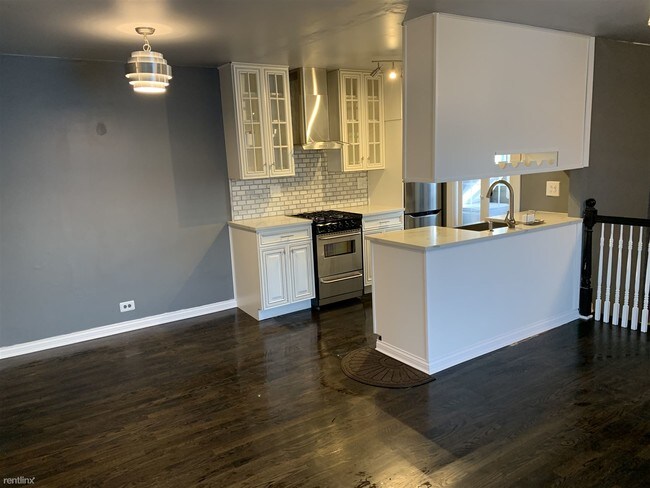 Building Photo - 2 br, 1 bath Townhome - 1070 Cove Dr