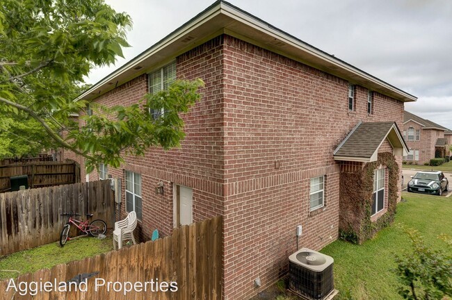 Building Photo - 3 br, 3.5 bath House - 923 Monte Carlo