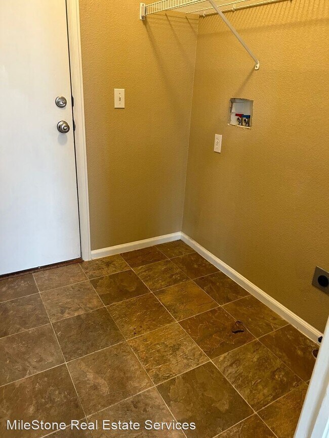 Building Photo - 3 br, 2.5 bath House - 7285 Village Meadow...