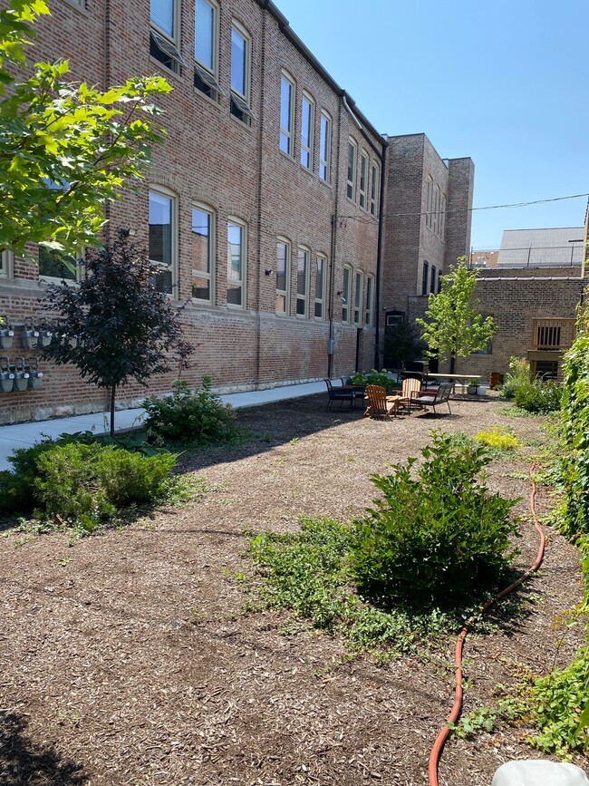 shared courtyard - 1820 S Leavitt St