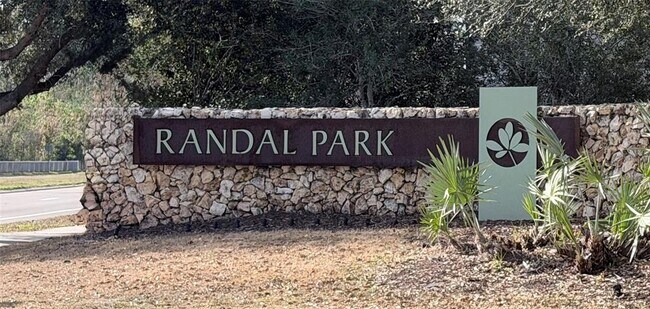 Foto del edificio - 9463 Randal Park Blvd