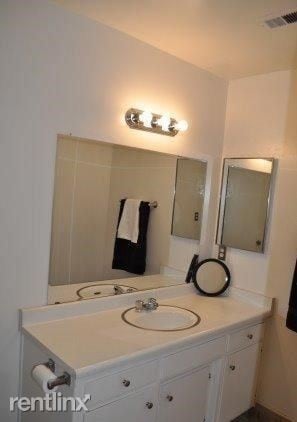 Building Photo - 3 br, 2 bath  - 4700 Nordic Dr Apt H
