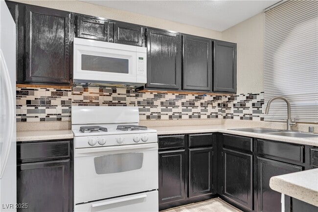 Building Photo - 5026 S Rainbow Blvd