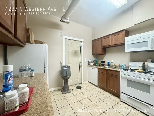 Foto del edificio - 4237 N Western Ave