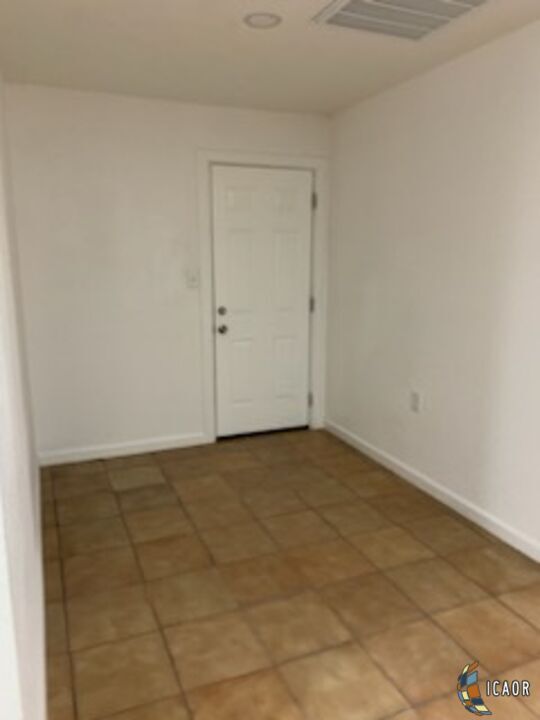 Building Photo - 2116 Descanso Dr