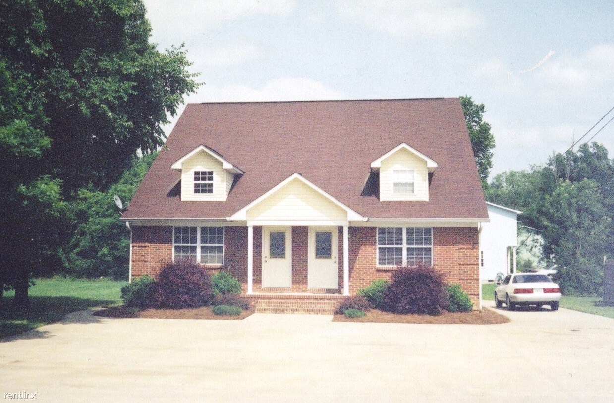 Primary Photo - 2925 Barneys Ln NE