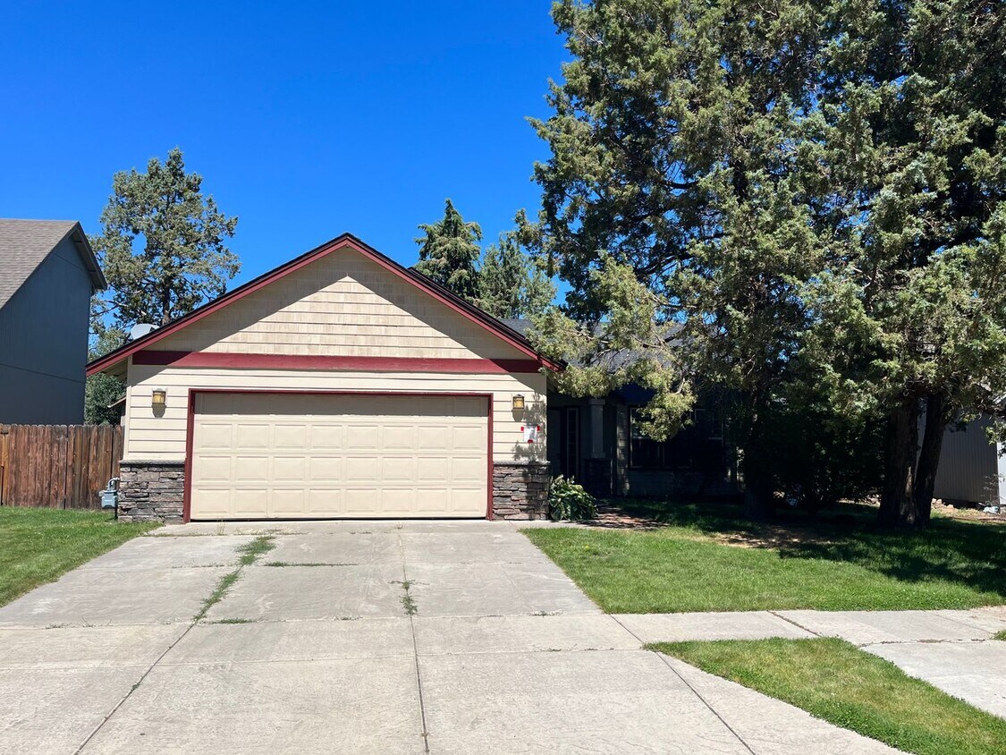 Primary Photo - 3 Bed/2 Bath Single Family Home in SE Bend...