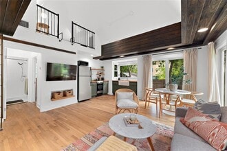 Building Photo - 1503 Drake Ave