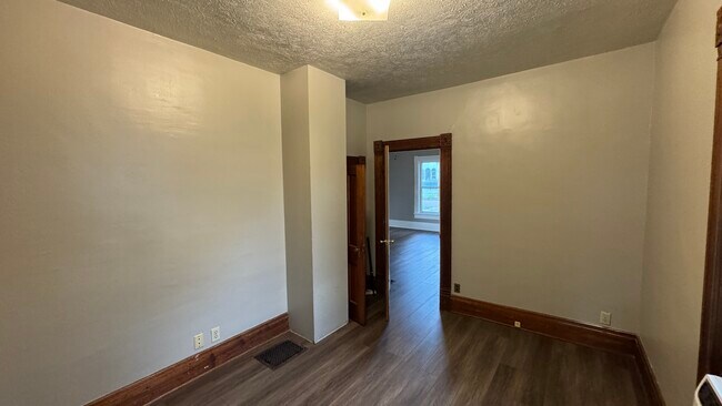Foto del edificio - 1318 W 4th St