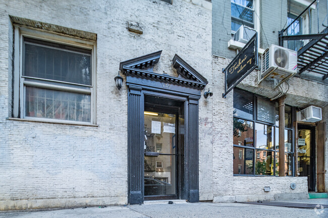 139 E 13th St New York, NY 10003-5325 - 139 E 13th St