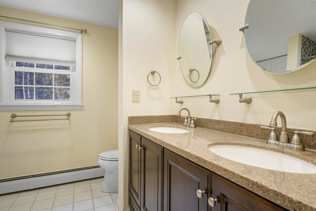 Building Photo - 13 Bear Hill Rd