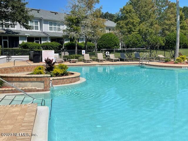 Foto del edificio - 3680 Summerlin Ln E