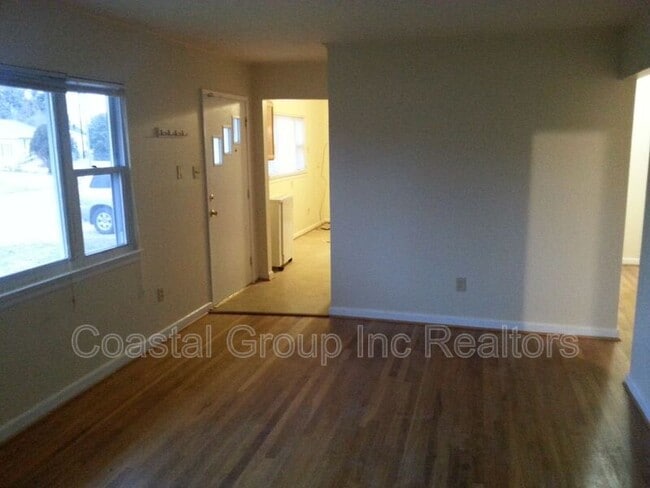 Building Photo - 1632 Janke Rd