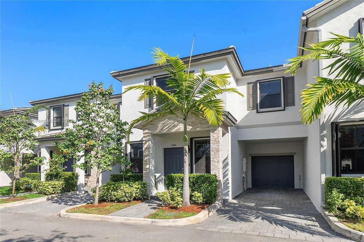 1541 SW 28th St, Fort Lauderdale, FL 33315 Townhome Rentals in Fort