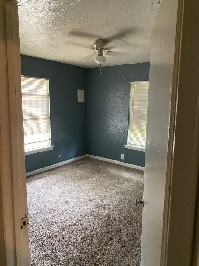 Foto del edificio - 2 Bedroom 1 Bath available soon