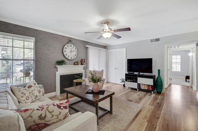 Foto del edificio - 5300 Keller Springs Rd