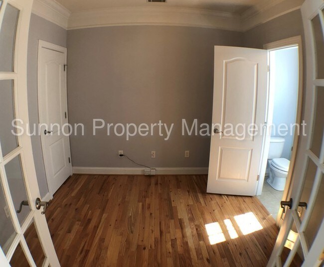 Foto del edificio - Charming 2BR + Den 2.5BA Townhome w/ Garage!
