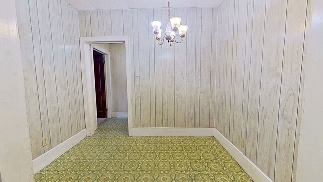 Building Photo - Second-Floor Apartment