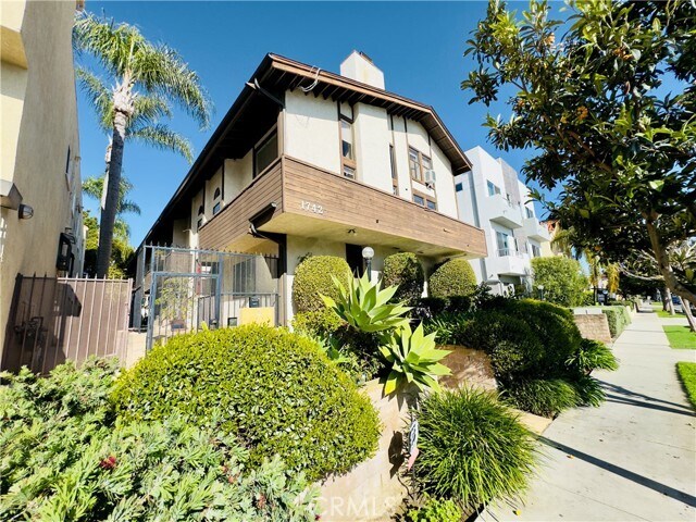 Foto principal - 1742 Stoner Ave