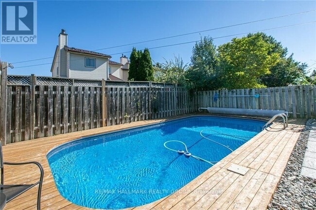 Photo du bâtiment - 1488 Meadowbrook Rd