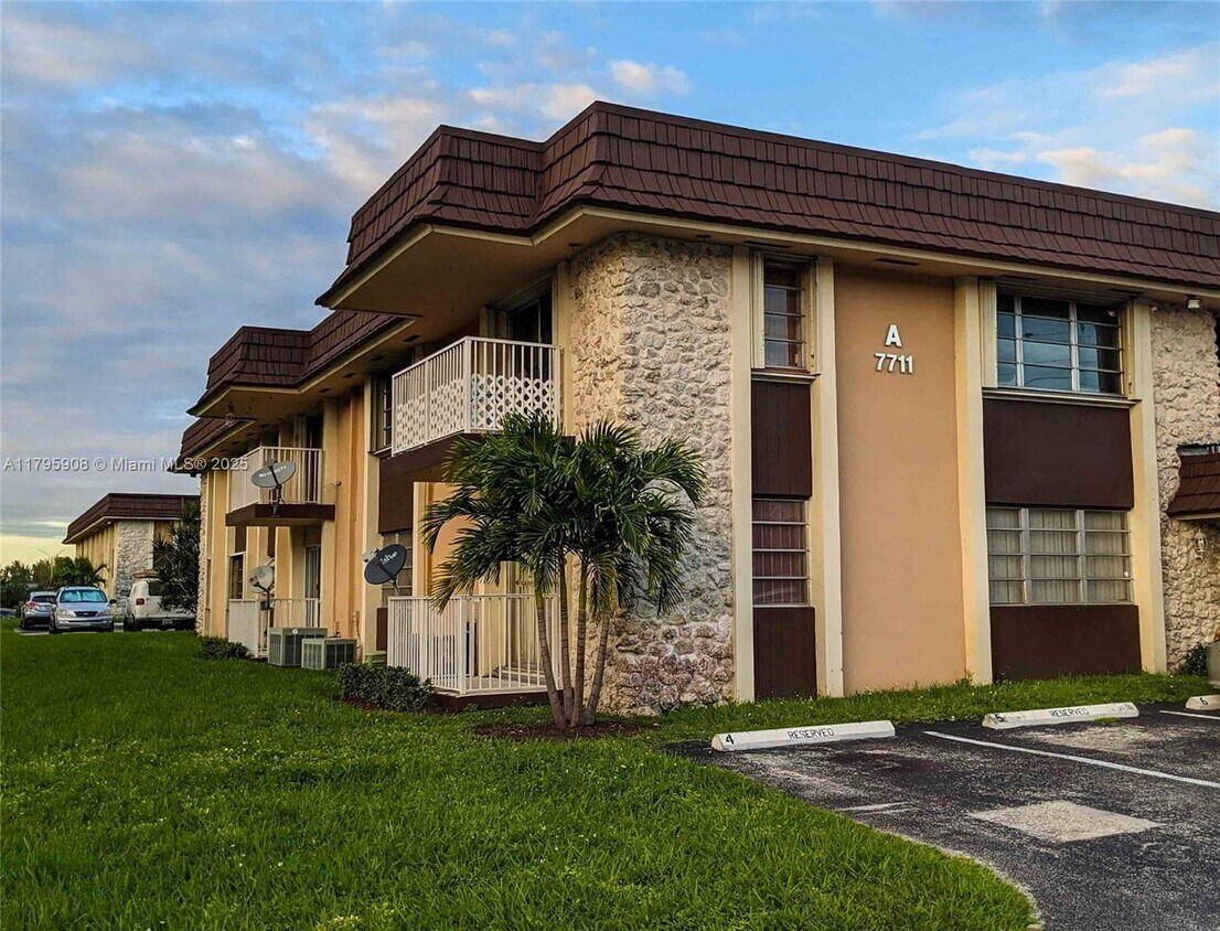 Foto principal - 7711 SW 56th St