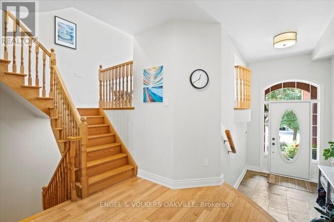 Building Photo - 135 Tawny Crescent