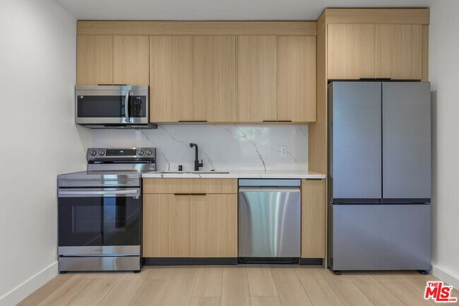 Building Photo - 11010 Hortense St