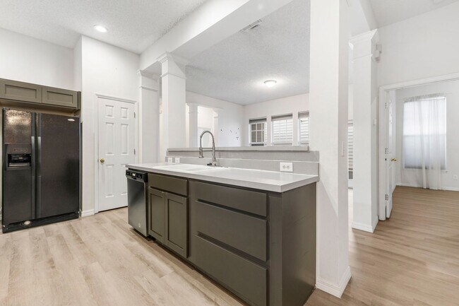 Photo - 834 Lake Evalyn Dr House