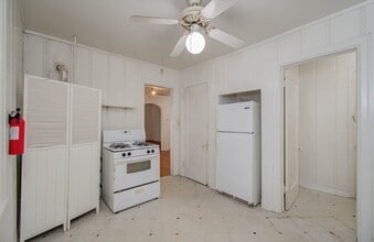 Building Photo - 1428 Wentworth St
