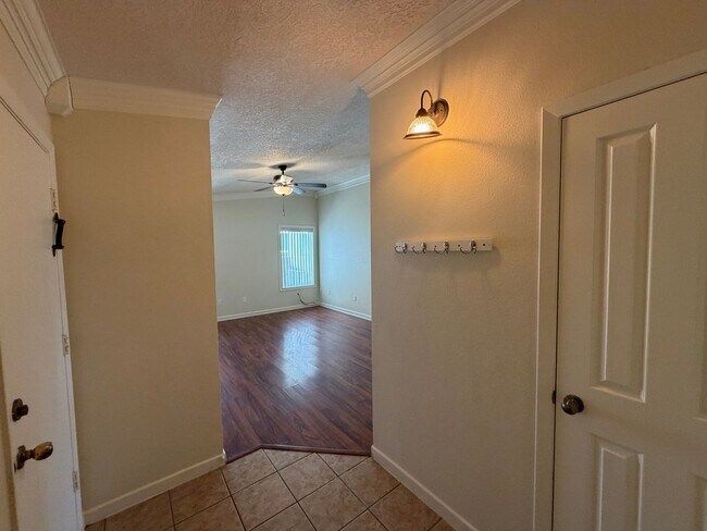 Foto del edificio - 3 Bedroom Single Story Home Available Near McMahon Blvd NW & Kayenta St NW!